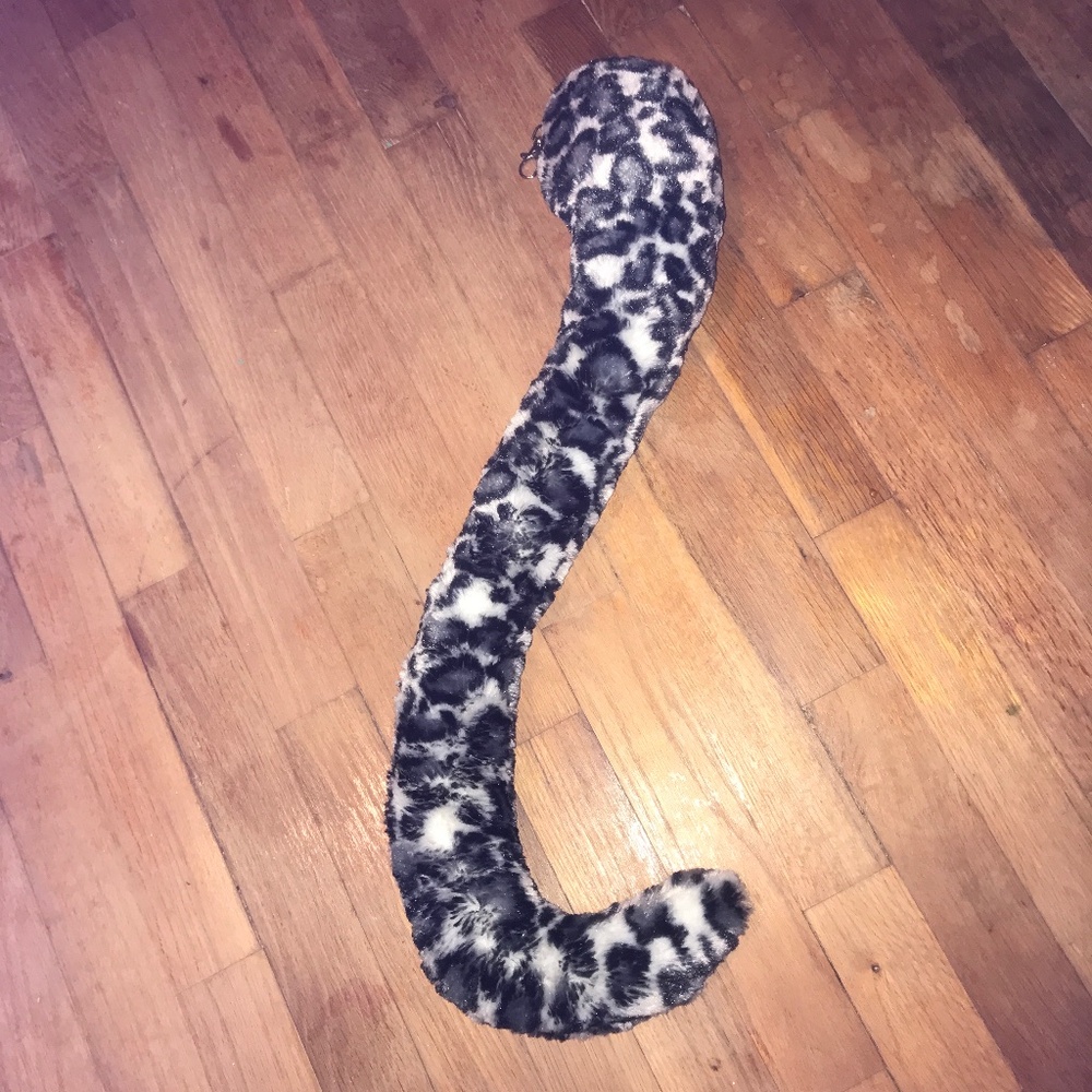 Long Clip on Snow Leopard Tail